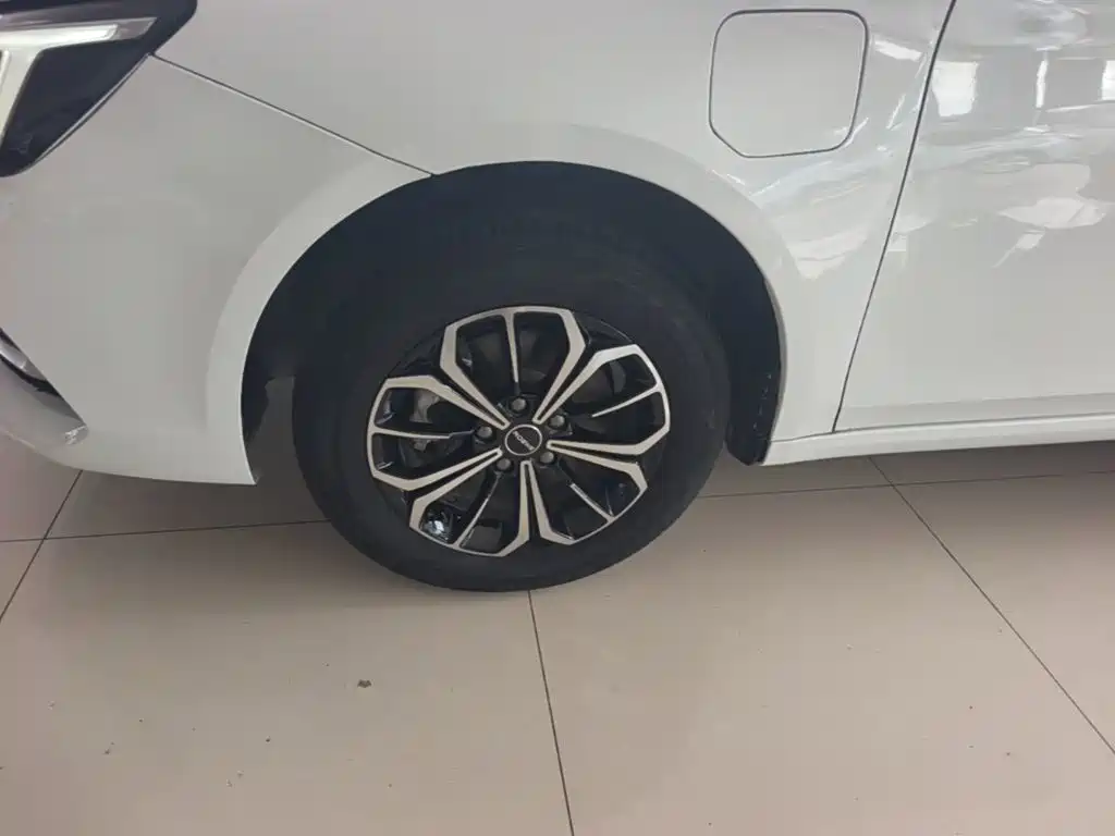 Roewe i6 MAX New Energy — фото 23