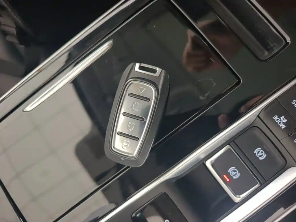 Roewe i6 MAX New Energy — фото 9