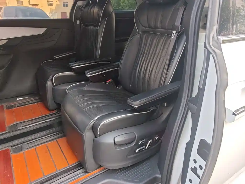 Roewe iMAX8 — фото 17