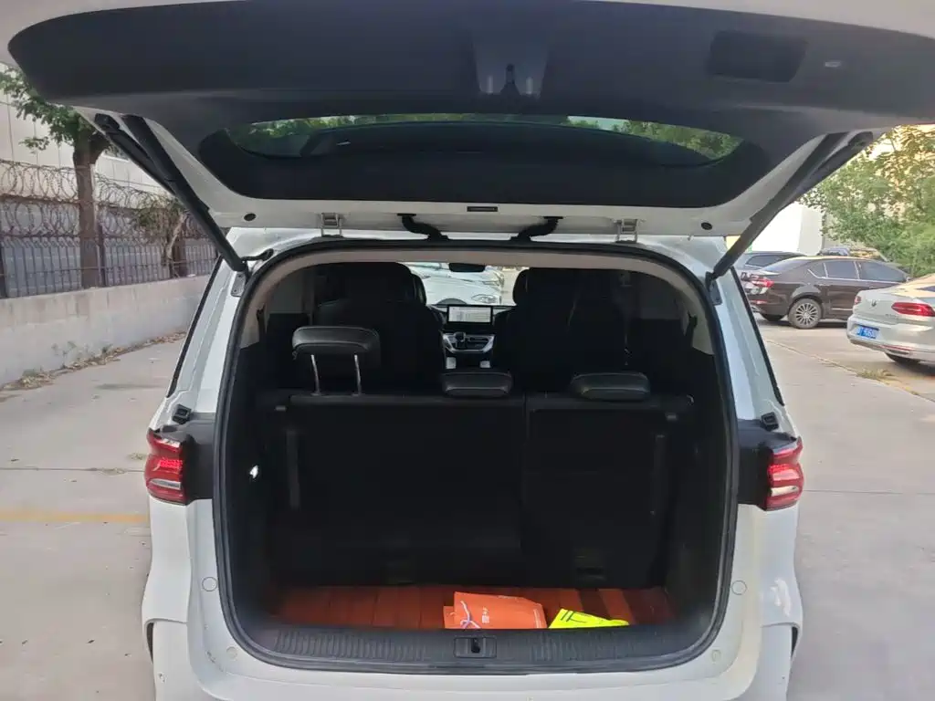 Roewe iMAX8 — фото 19