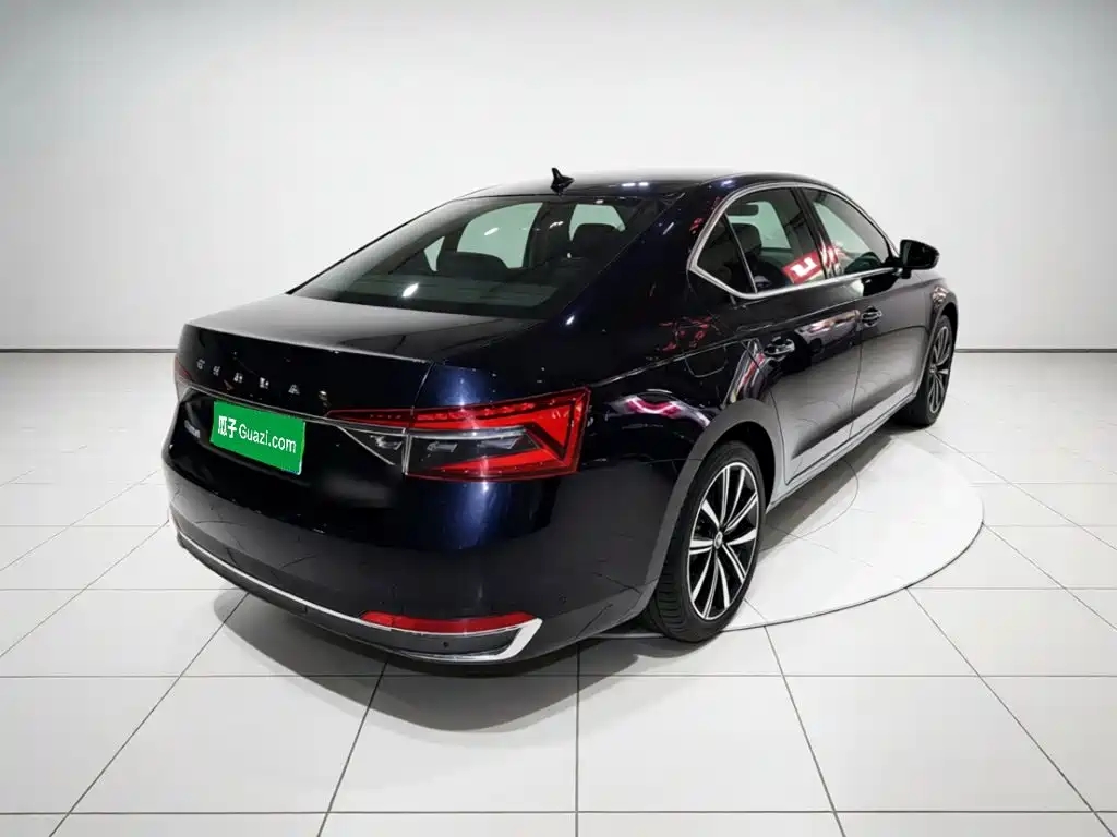 Skoda Superb — фото 4