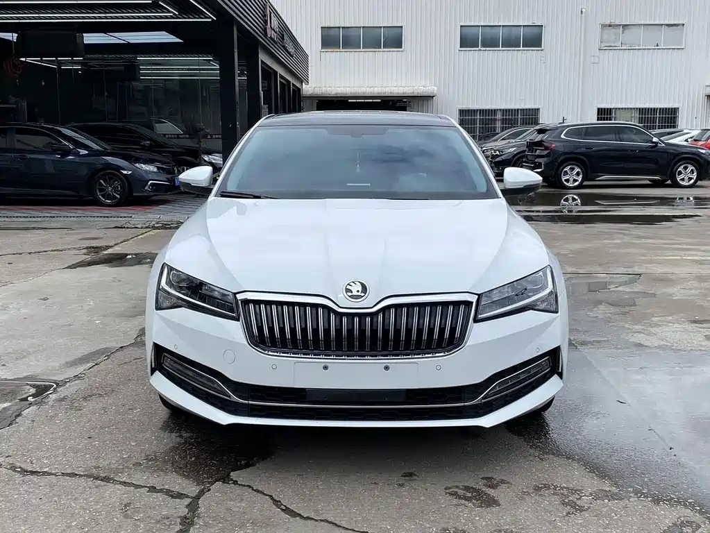 Skoda Superb — фото 2