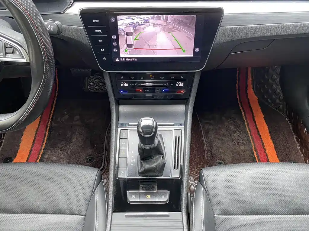 Skoda Superb — фото 14