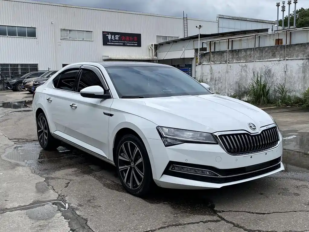 Skoda Superb — фото 3
