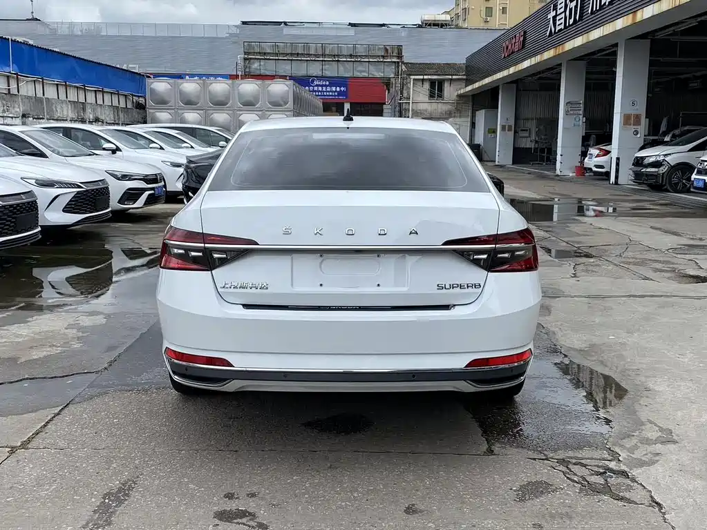 Skoda Superb — фото 5