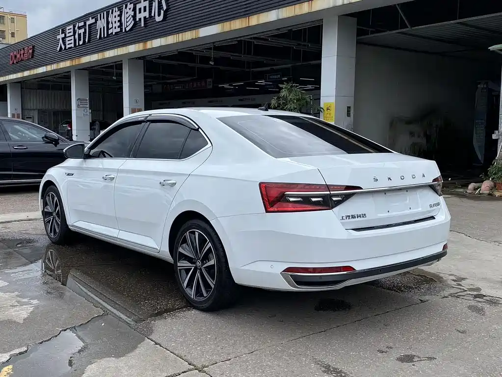 Skoda Superb — фото 6