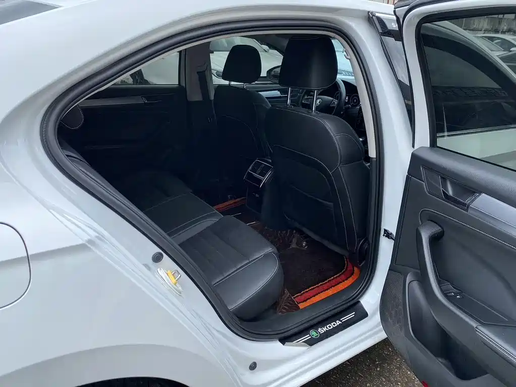 Skoda Superb — фото 10