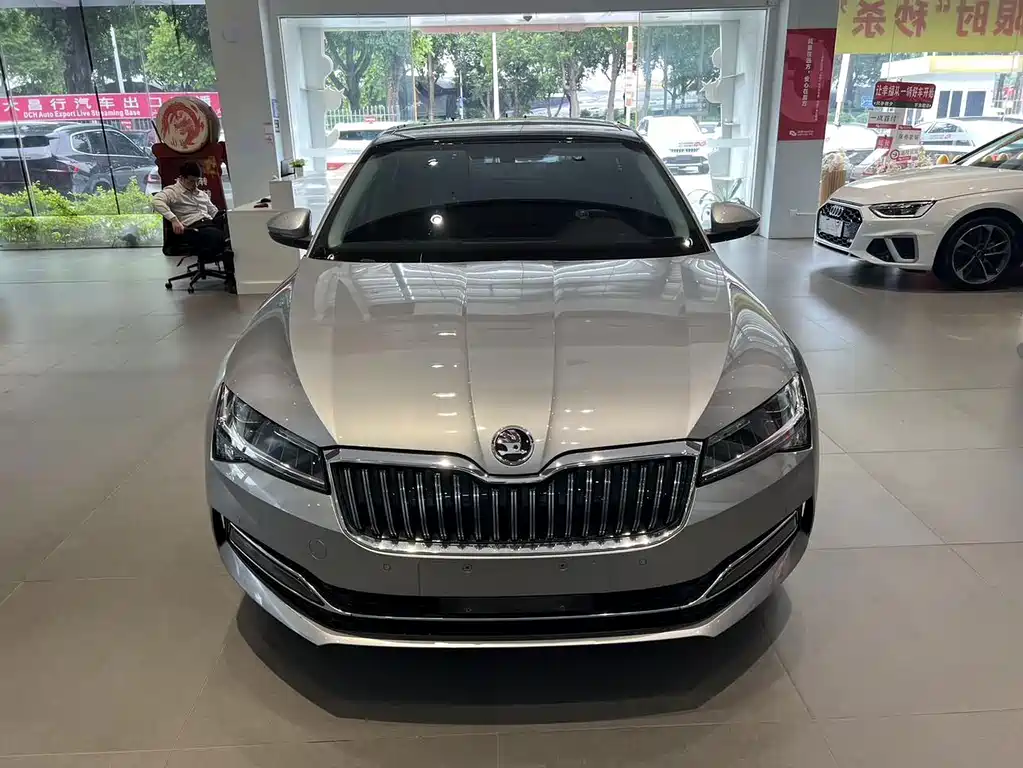 Skoda Superb — фото 2