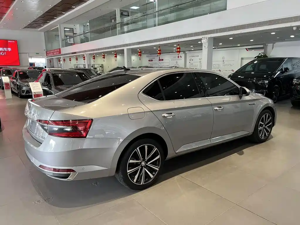 Skoda Superb — фото 4
