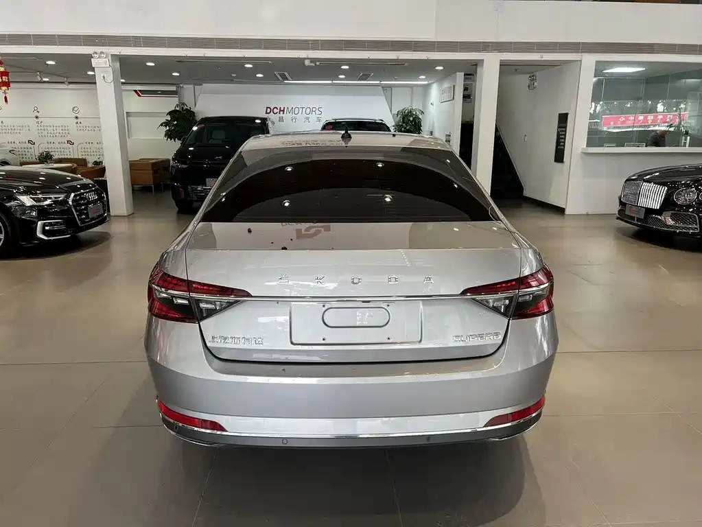 Skoda Superb — фото 5