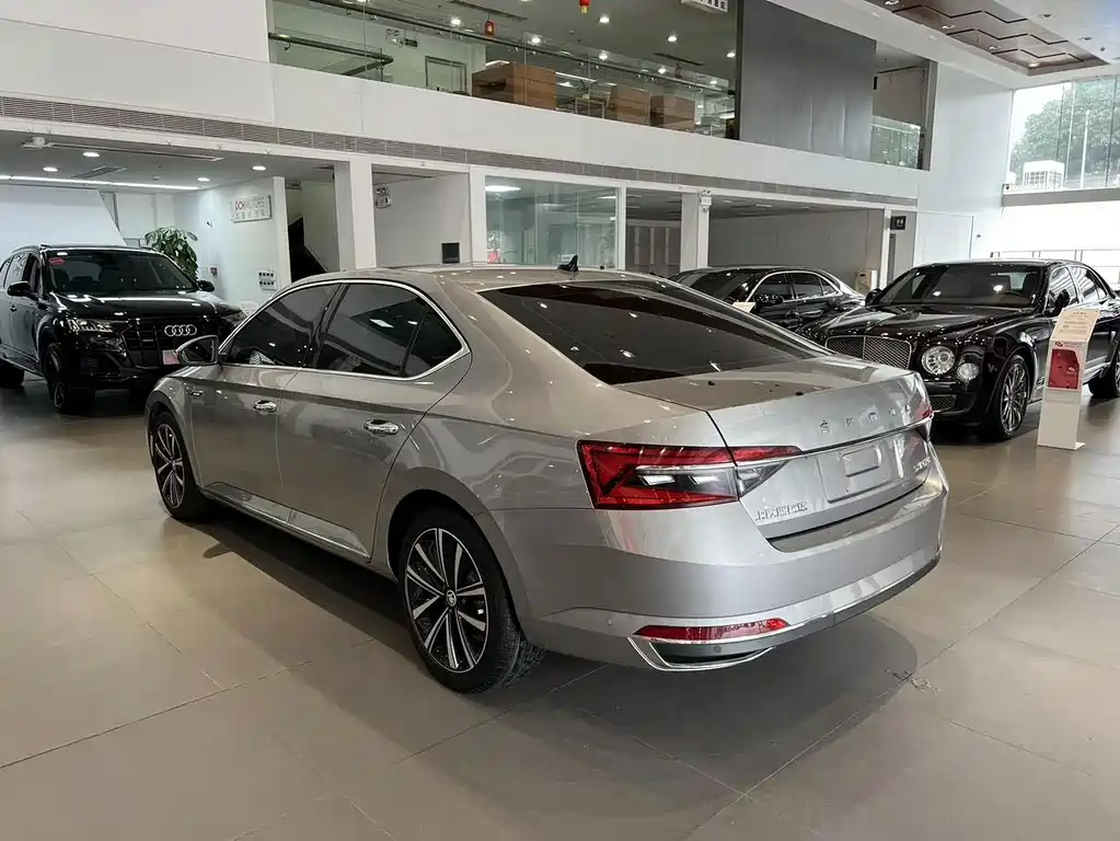 Skoda Superb — фото 6