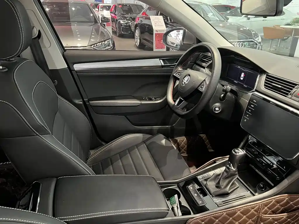 Skoda Superb — фото 9