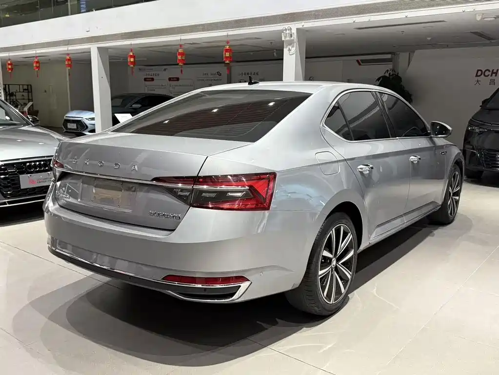 Skoda Superb — фото 4