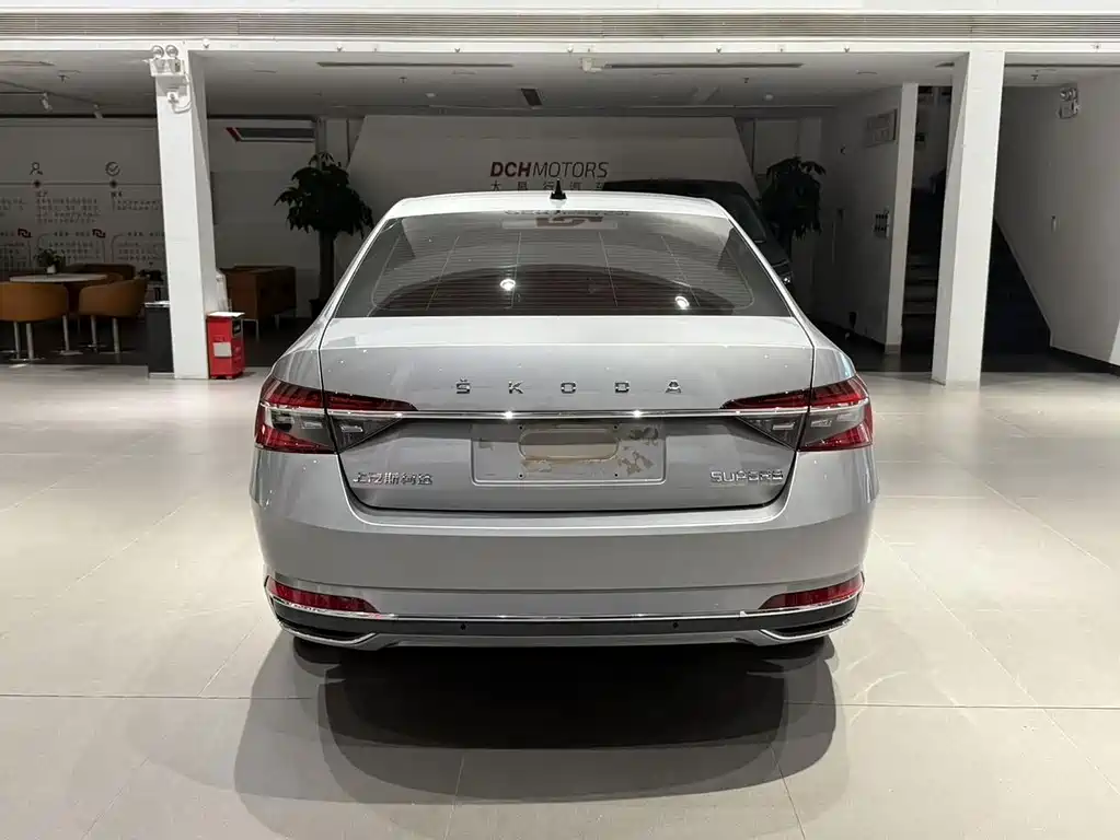 Skoda Superb — фото 5