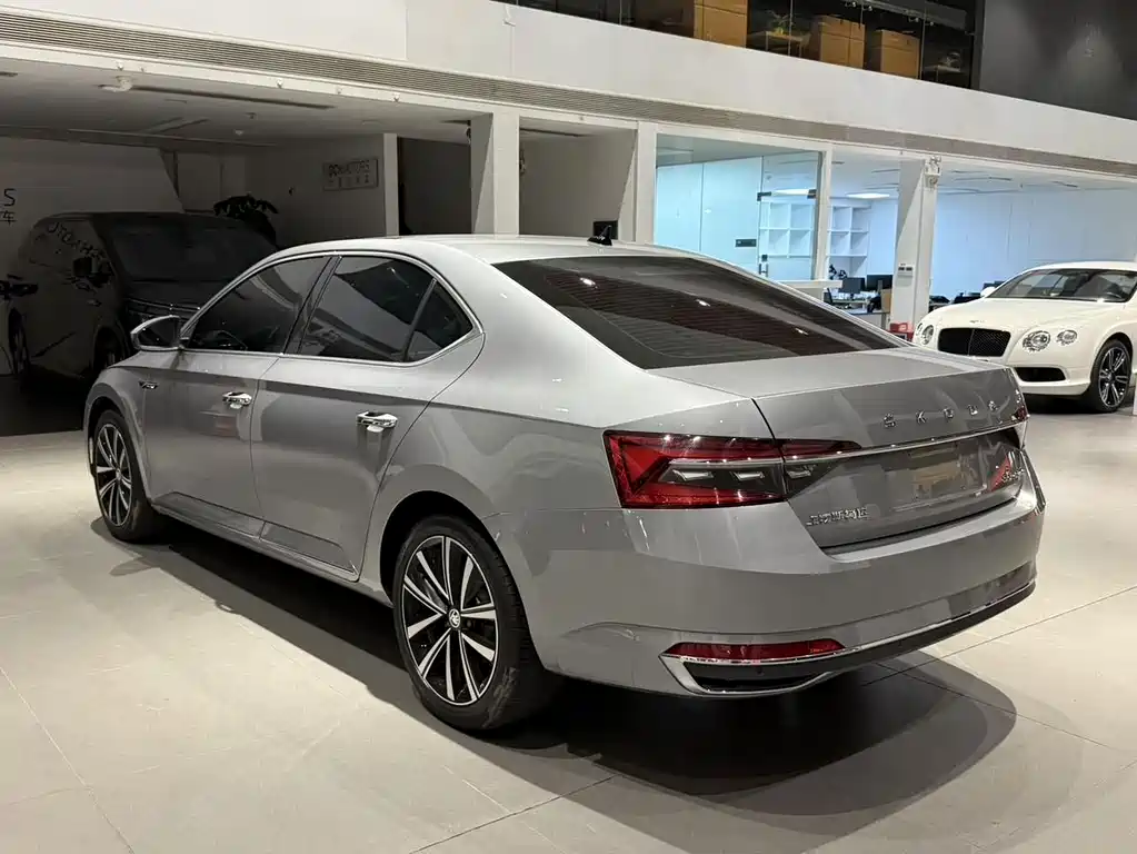 Skoda Superb — фото 6