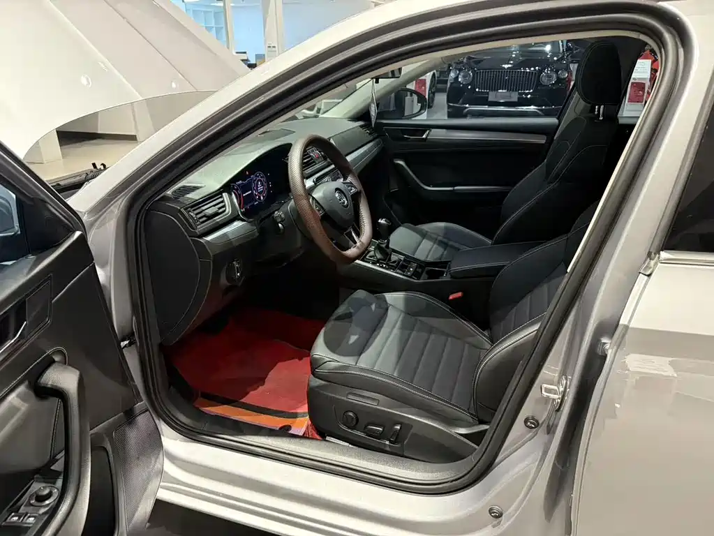 Skoda Superb — фото 7