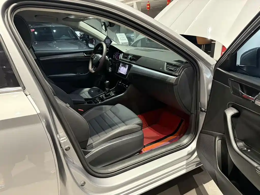 Skoda Superb — фото 9