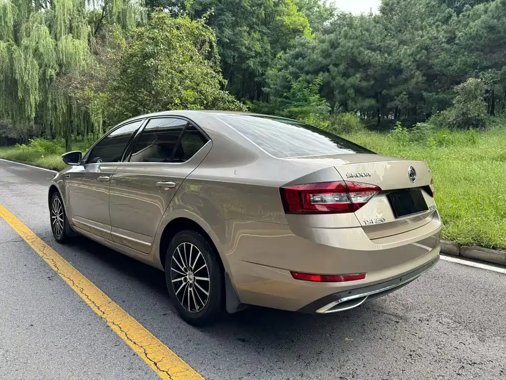 Skoda Octavia — фото 4