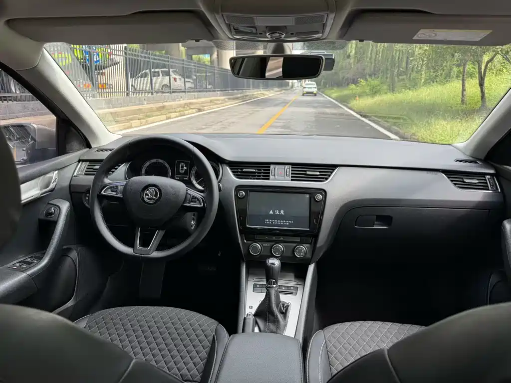 Skoda Octavia — фото 5