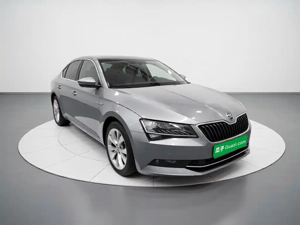 Skoda Superb — фото 3