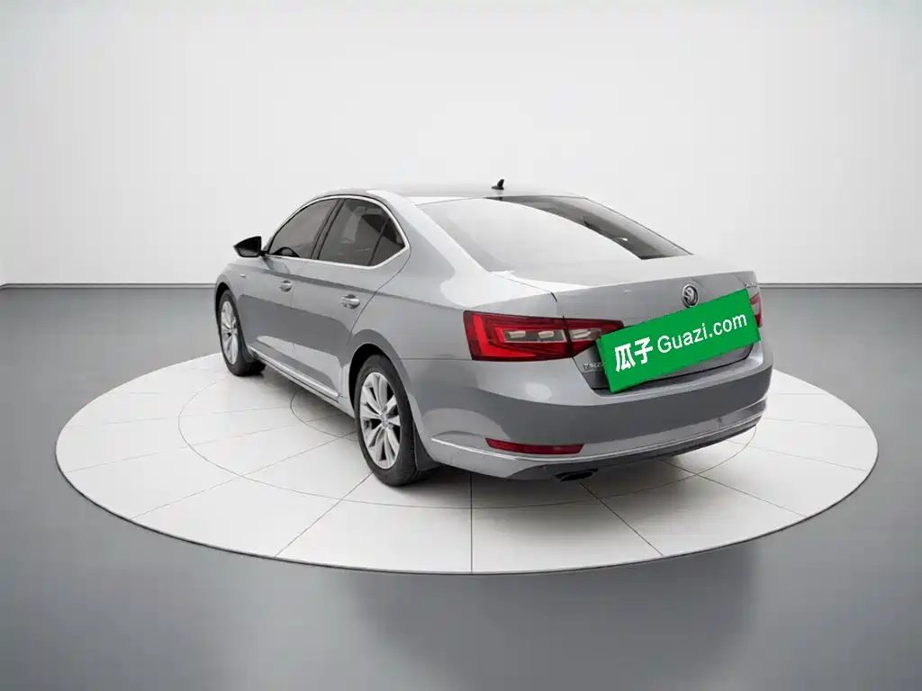 Skoda Superb — фото 4