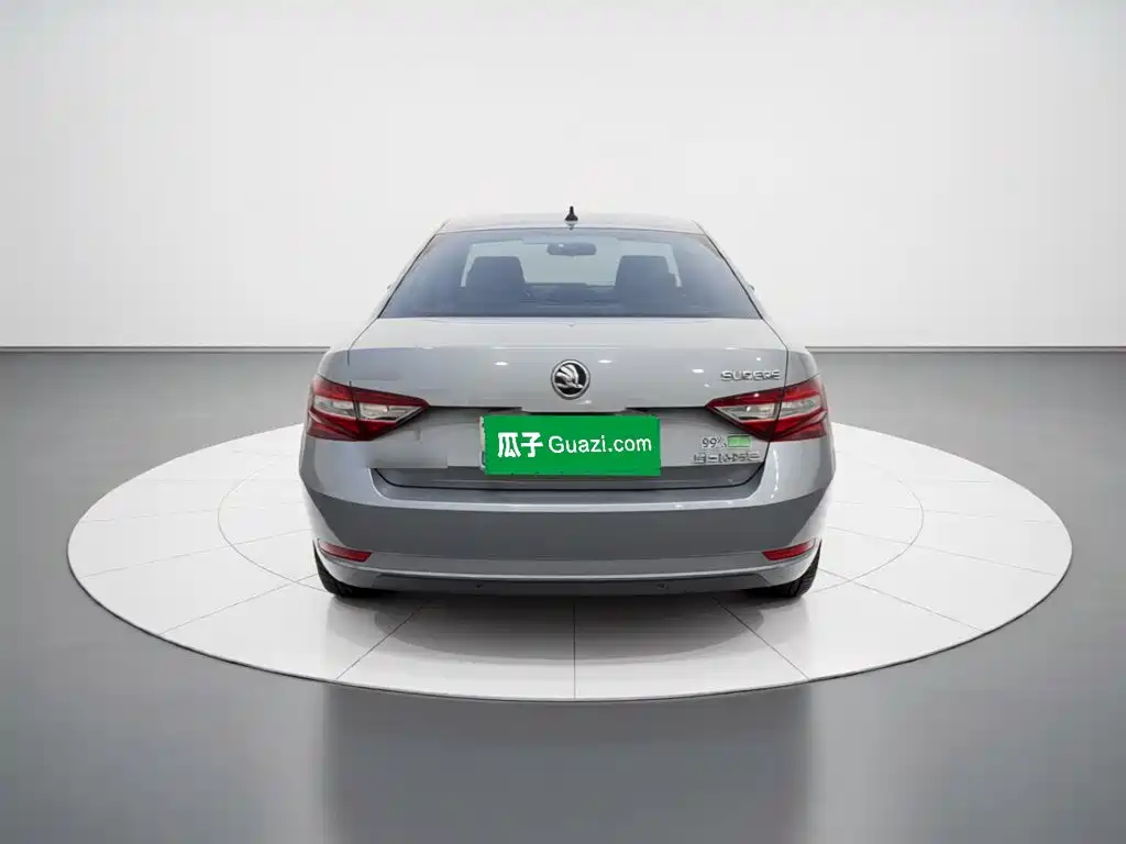 Skoda Superb — фото 5