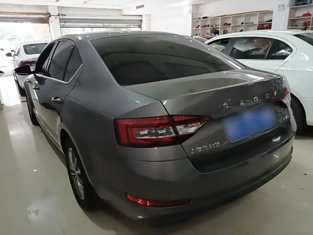 Skoda Octavia — фото 5