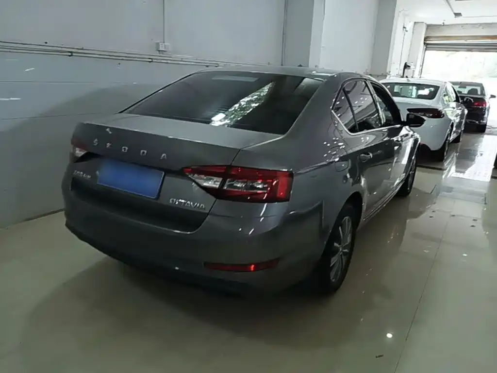 Skoda Octavia — фото 7