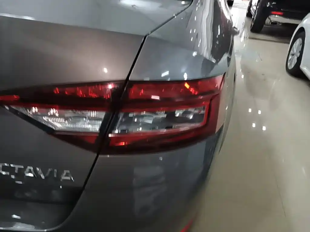 Skoda Octavia — фото 8