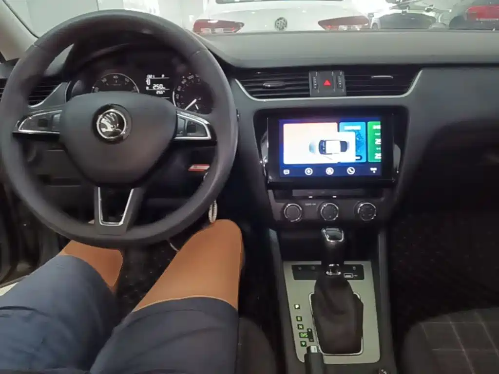 Skoda Octavia — фото 10