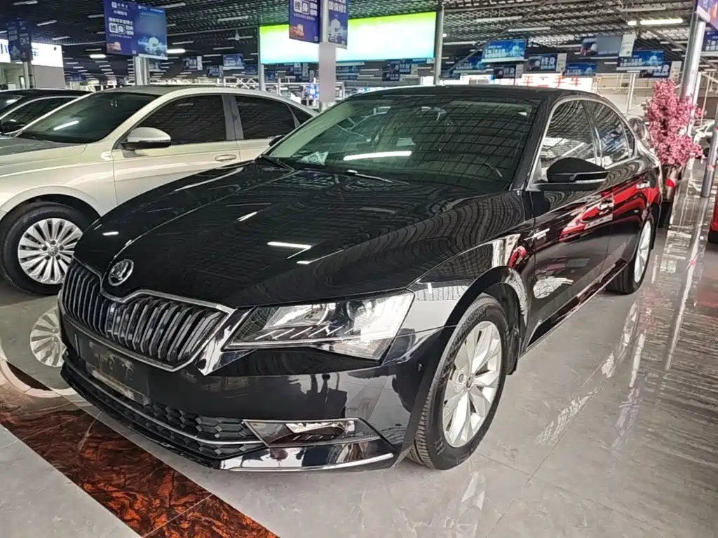 Skoda Superb — фото 2