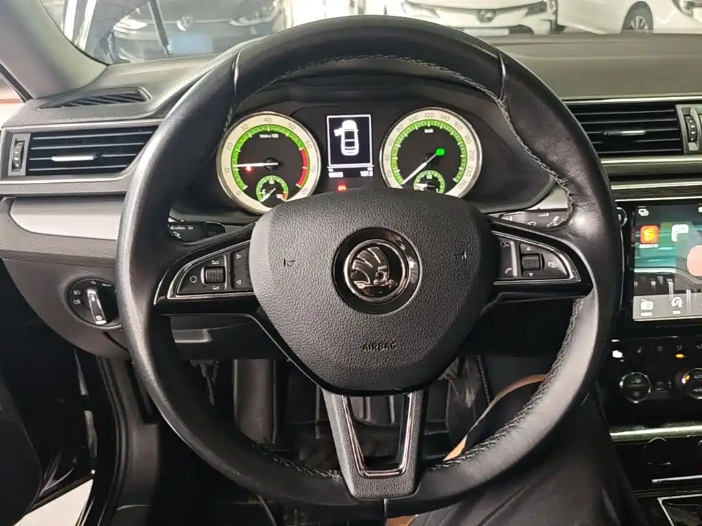 Skoda Superb — фото 11