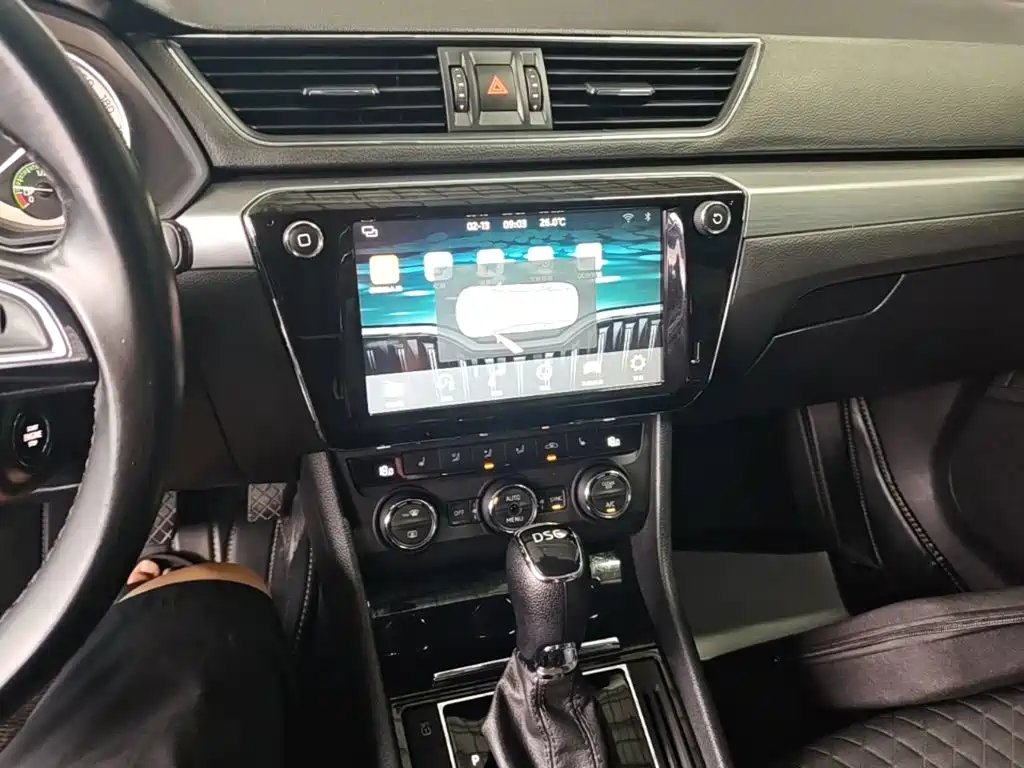 Skoda Superb — фото 13