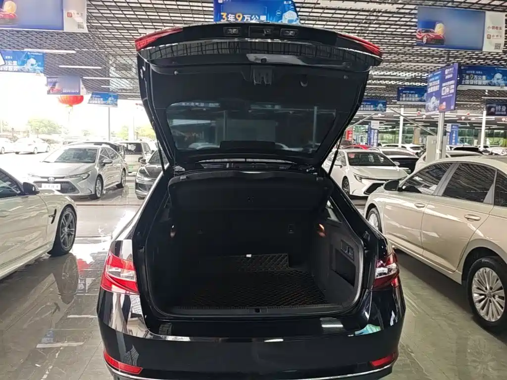 Skoda Superb — фото 19