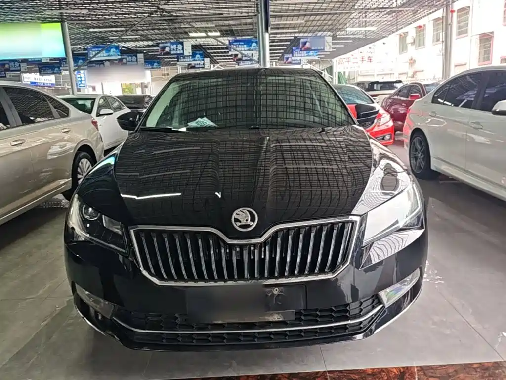 Skoda Superb — фото 3