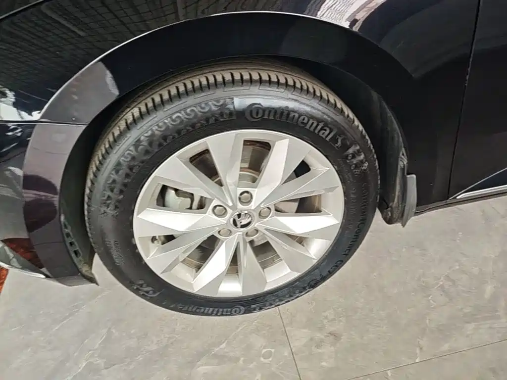 Skoda Superb — фото 23