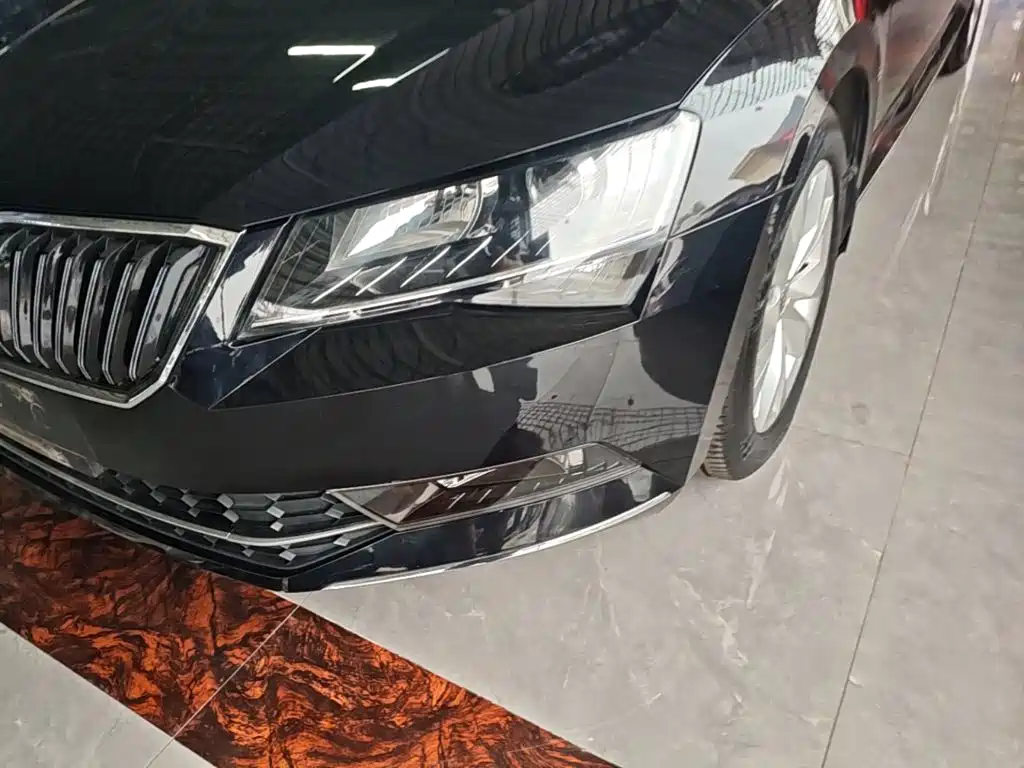 Skoda Superb — фото 24
