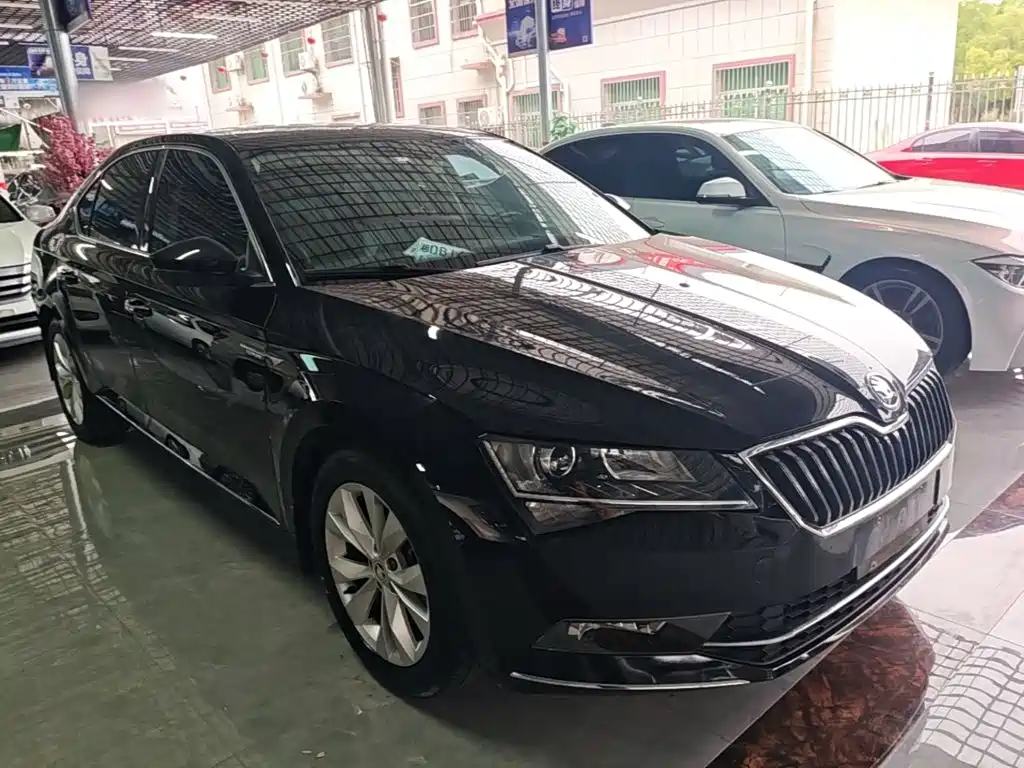 Skoda Superb — фото 4