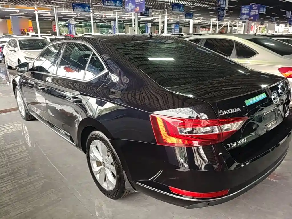 Skoda Superb — фото 5