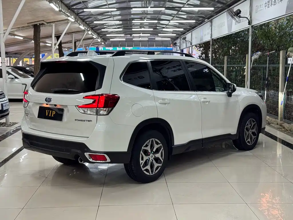 Subaru Forester — фото 4