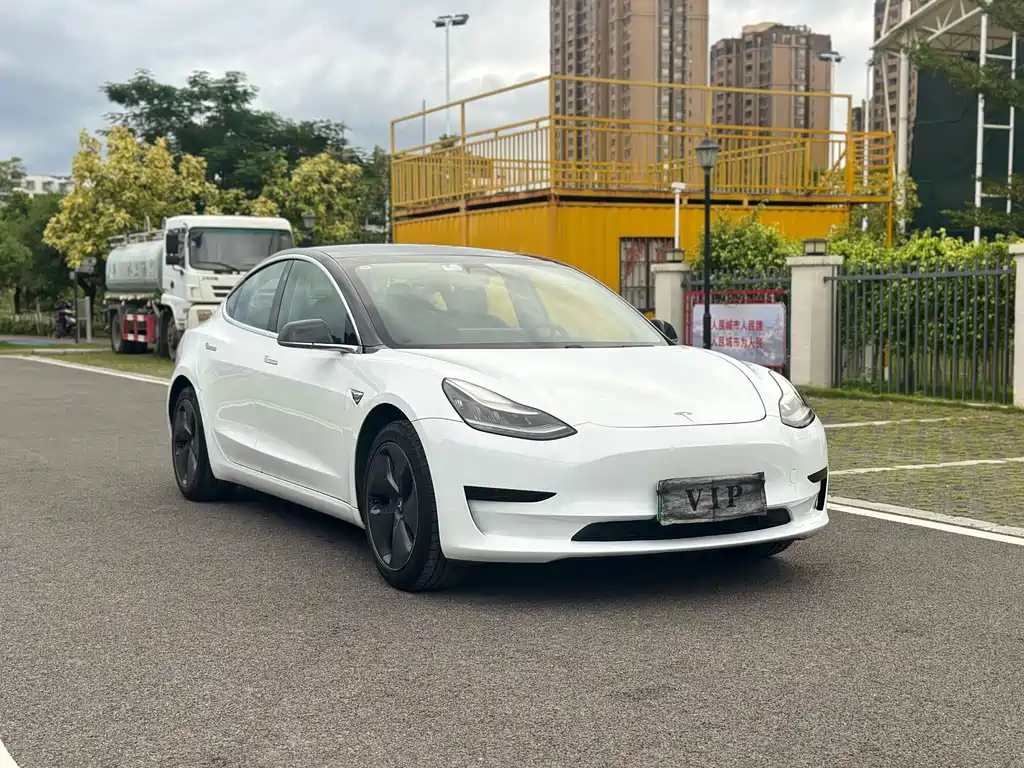 Tesla Model 3 — фото 3