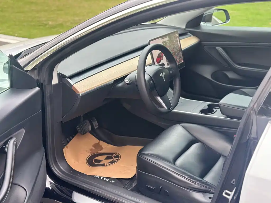 Tesla Model 3 — фото 4