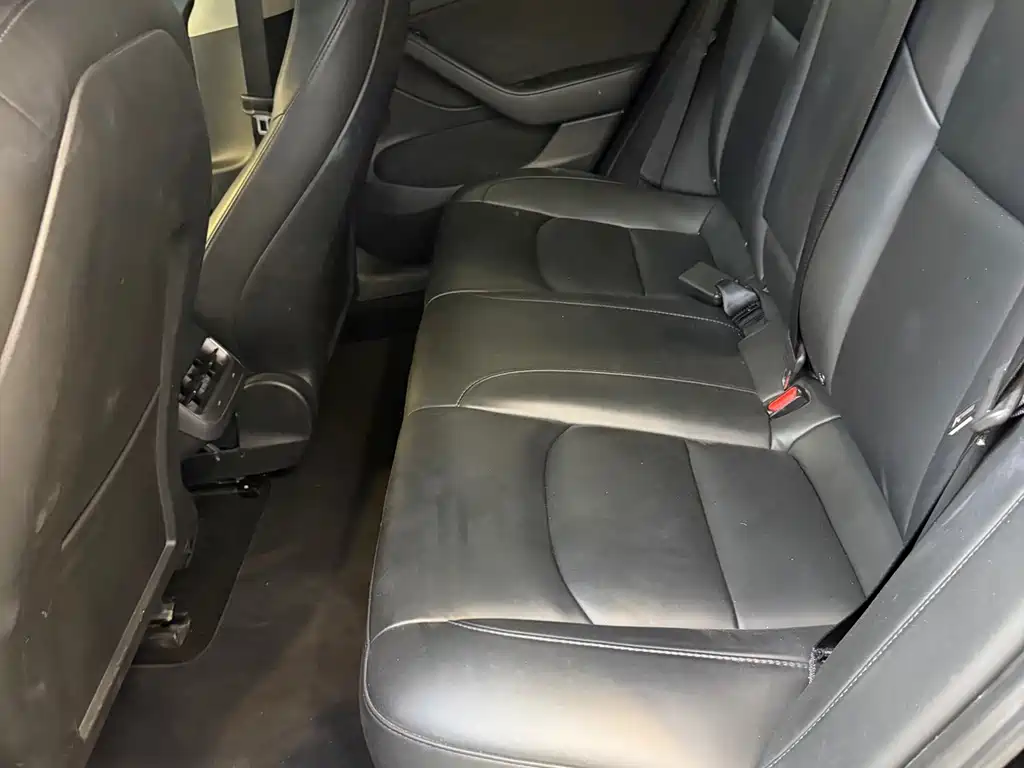 Tesla Model 3 — фото 11