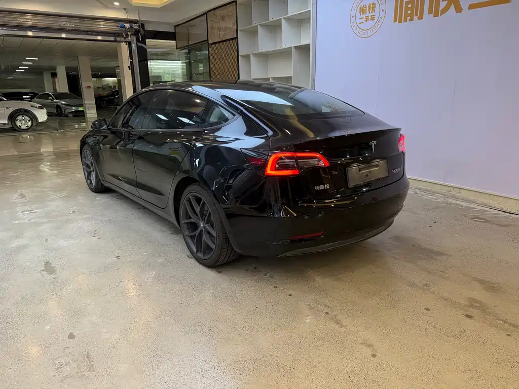 Tesla Model 3 — фото 5