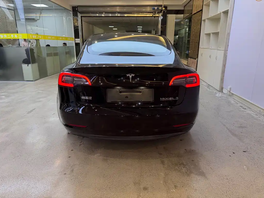 Tesla Model 3 — фото 6
