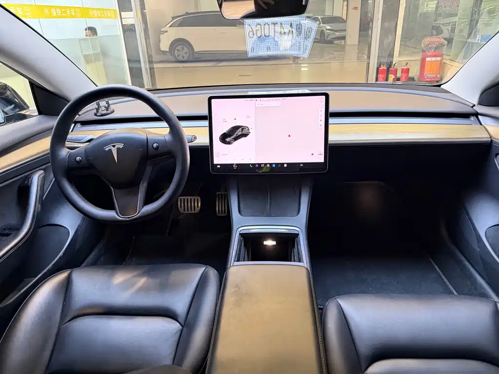 Tesla Model 3 — фото 10