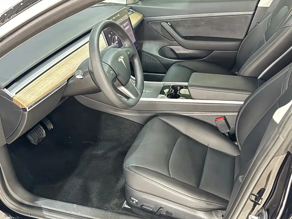 Tesla Model 3 — фото 3
