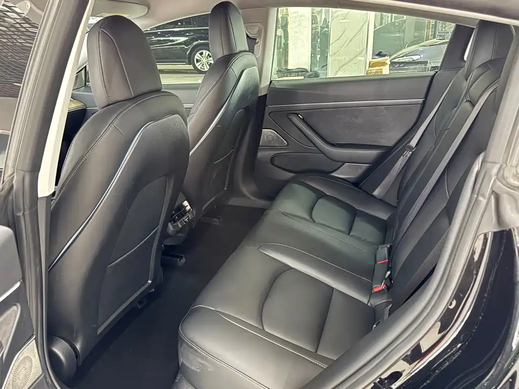 Tesla Model 3 — фото 4