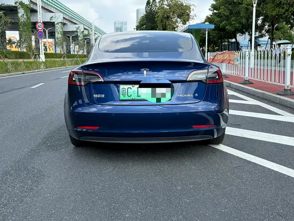 Tesla Model 3 — фото 4
