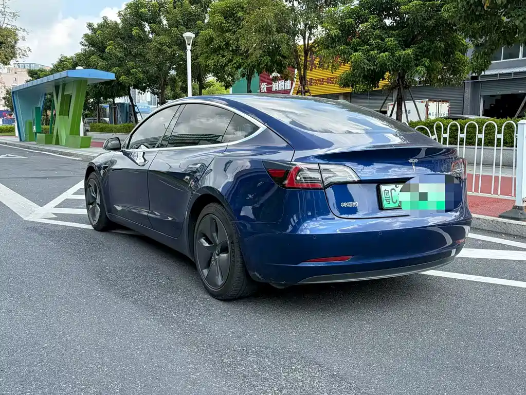 Tesla Model 3 — фото 5